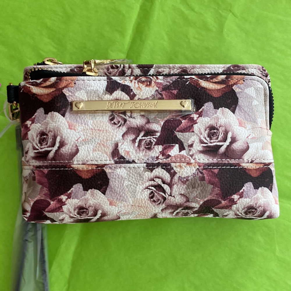 Betsey Johnson 2 compartment Wristlet
